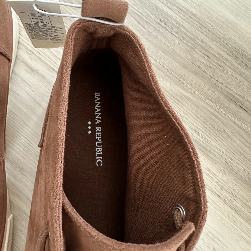 Banana Republic Lace Up Vegan Suede Chukka Sneakers Brown SZ 10.5 NWOB
